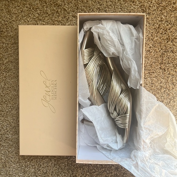 Jewel Badgley Mischka Mia Twisted Gold Leather Mules, size 8.5, NEW w/ box - Picture 3 of 7